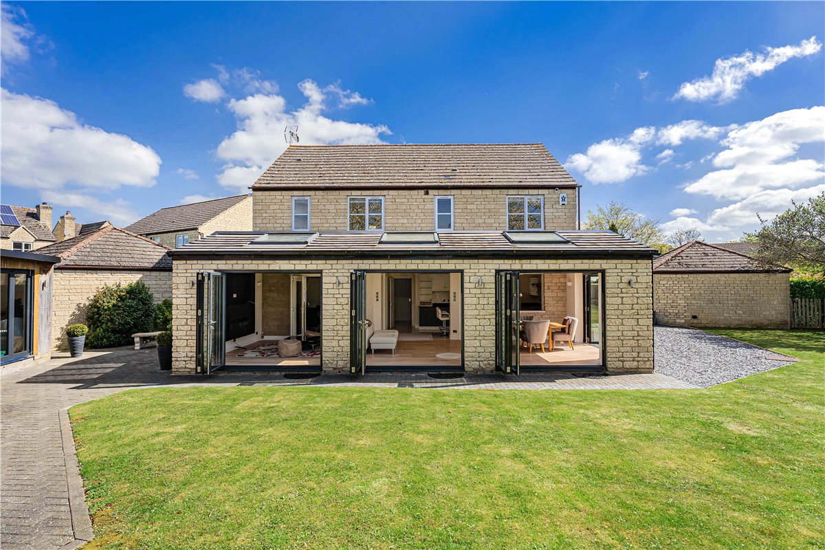 4 bedroom house, Willows Edge, Eynsham OX29 - Available