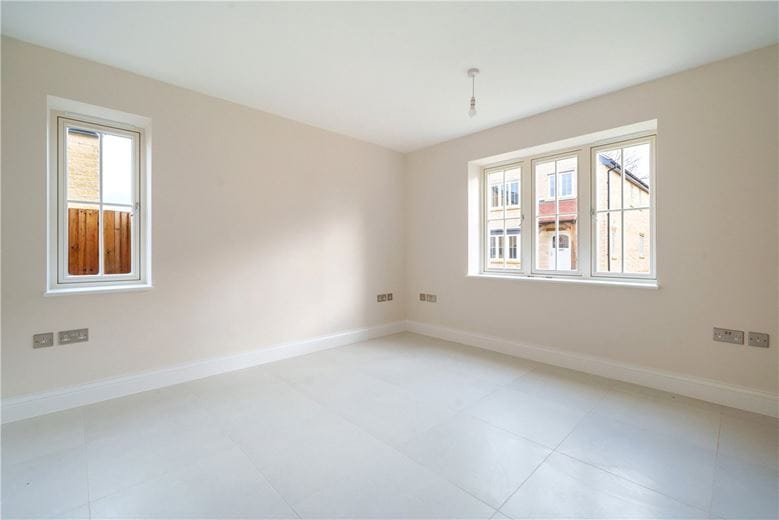 6 bedroom house, Southfields, Weston-on-the-Green OX25 - Available