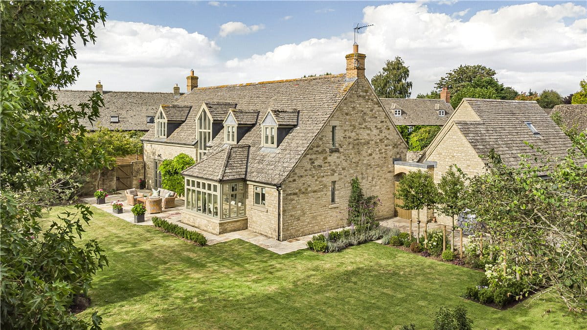 4 bedroom house, Shepherds Close, Weston-on-the-Green OX25 - Sold STC