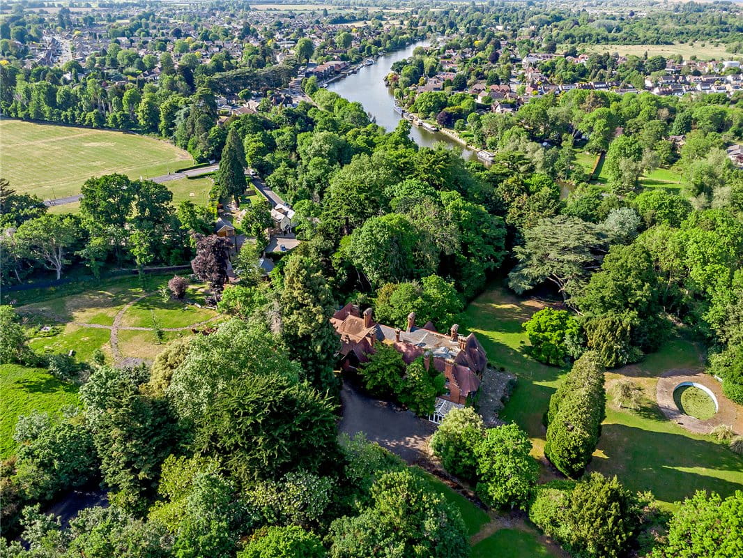 5.5 acres Country Estate, Priest Hill, Old Windsor SL4 - Available