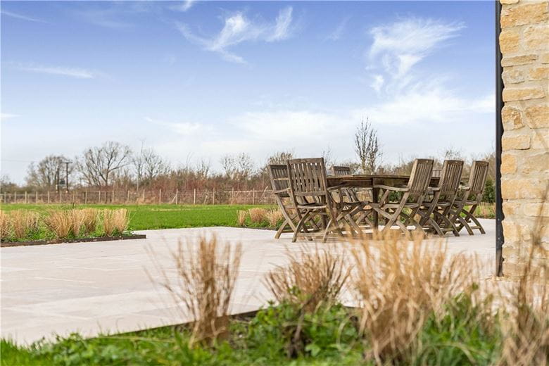 5 bedroom house, Lower End, Alvescot OX18 - Available