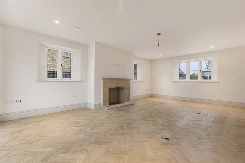 5 bedroom house, Lower End, Alvescot OX18 - Available