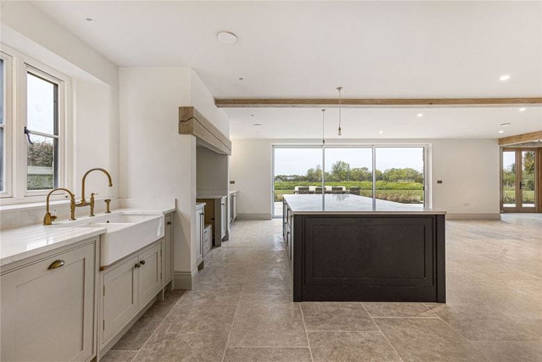 5 bedroom house, Lower End, Alvescot OX18 - Available