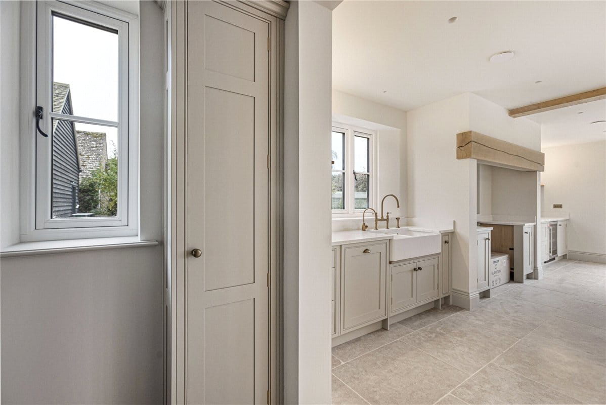 5 bedroom house, Lower End, Alvescot OX18 - Available