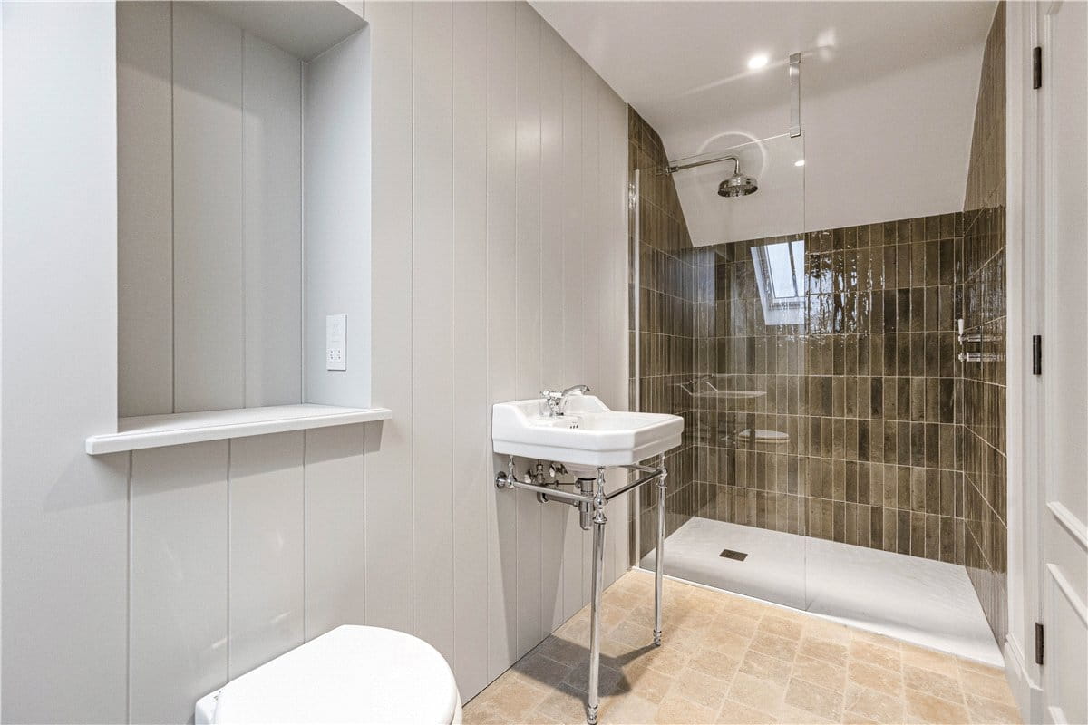 5 bedroom house, Lower End, Alvescot OX18 - Available