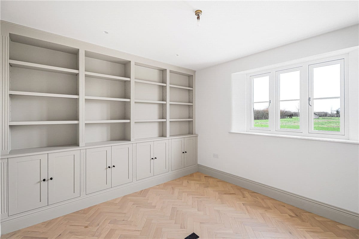 5 bedroom house, Lower End, Alvescot OX18 - Available