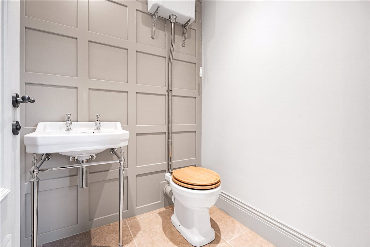 5 bedroom house, Lower End, Alvescot OX18 - Available