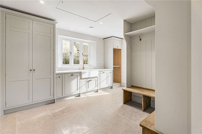 5 bedroom house, Lower End, Alvescot OX18 - Available