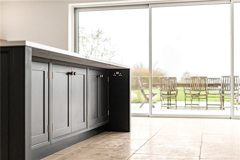 5 bedroom house, Lower End, Alvescot OX18 - Available