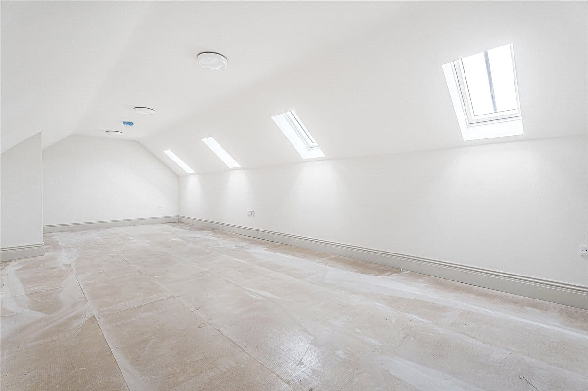 5 bedroom house, Lower End, Alvescot OX18 - Available