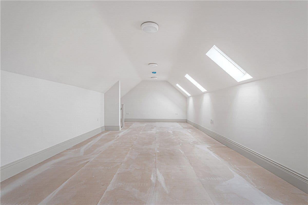 5 bedroom house, Lower End, Alvescot OX18 - Available