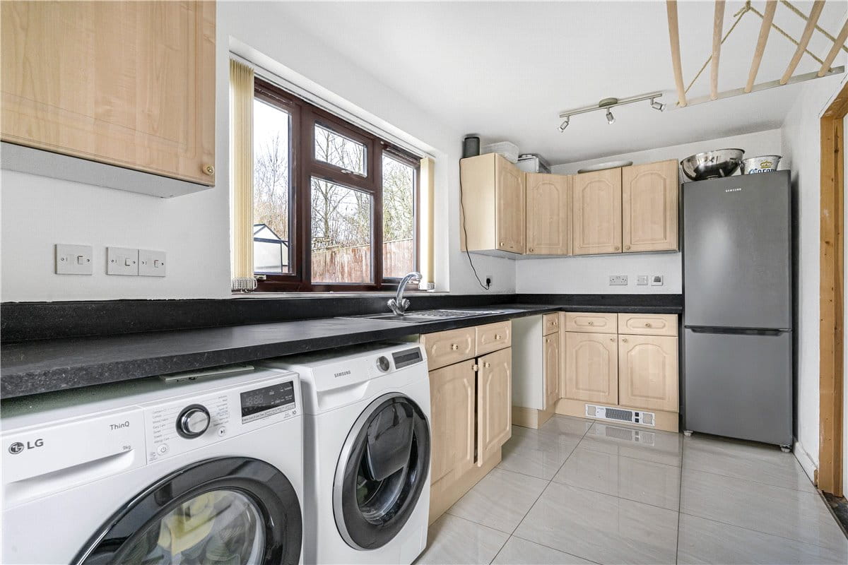 4 bedroom house, Gardiner Close, Abingdon OX14 - Available