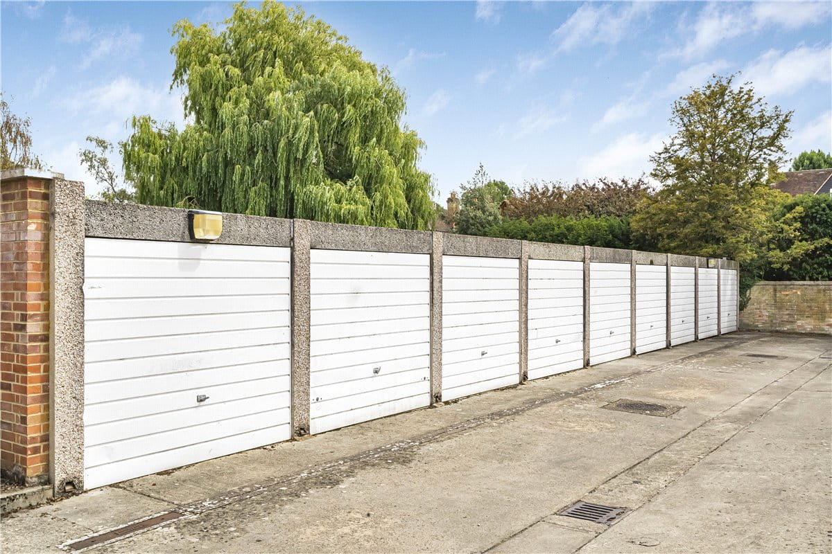 2 bedroom flat, Cunliffe Close, Oxford OX2 - Available