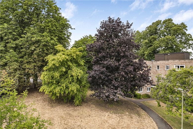 2 bedroom flat, Cunliffe Close, Oxford OX2 - Available