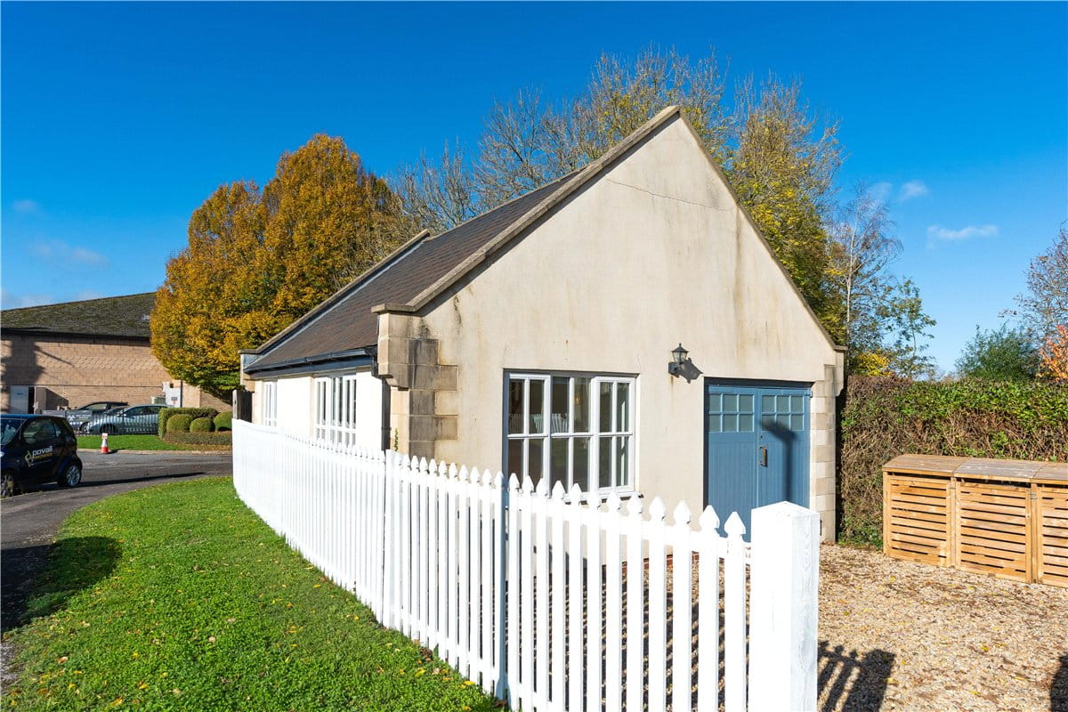 5 bedroom house, Station Yard, Steventon OX13 - Available