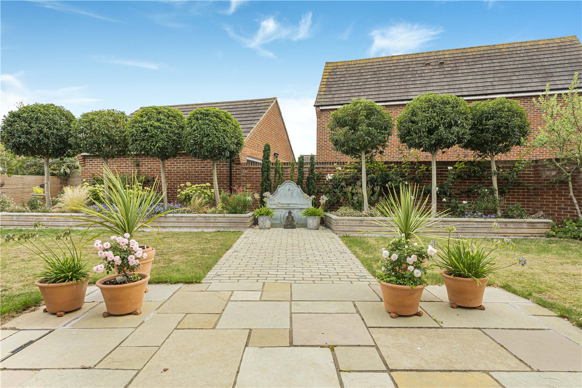 5 bedroom house, Joyce Way, Steventon OX13 - Available