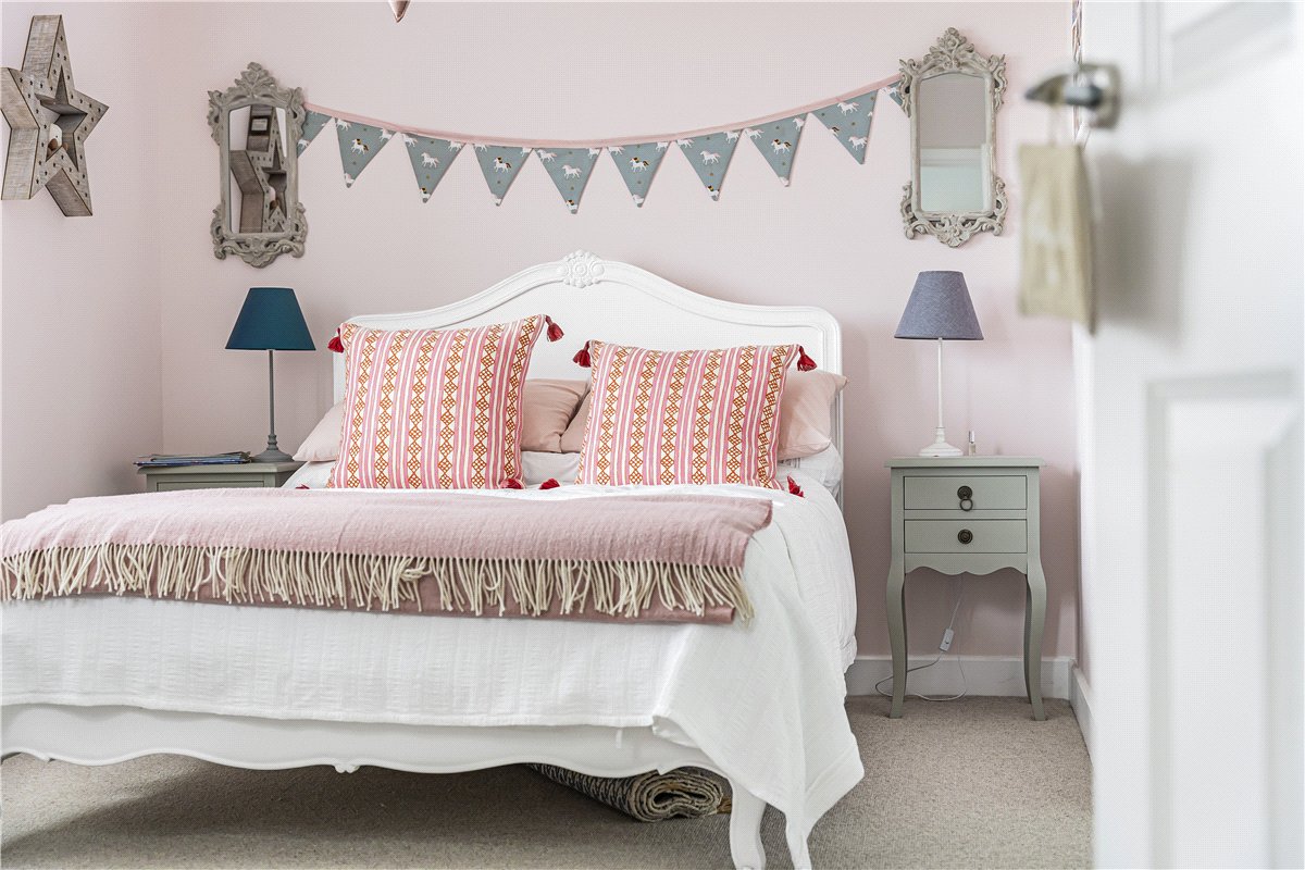 5 bedroom house, Joyce Way, Steventon OX13 - Available