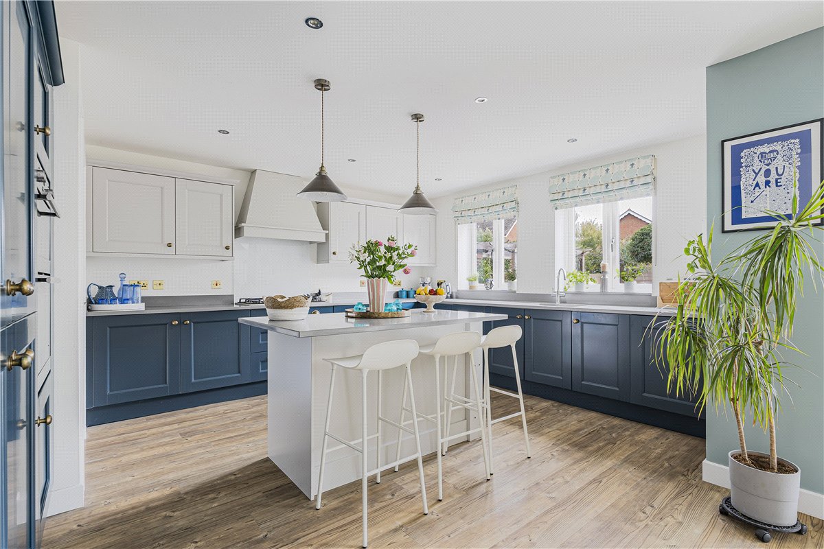 5 bedroom house, Joyce Way, Steventon OX13 - Available