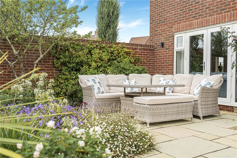 5 bedroom house, Joyce Way, Steventon OX13 - Available