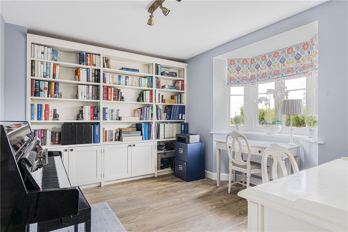 5 bedroom house, Joyce Way, Steventon OX13 - Available