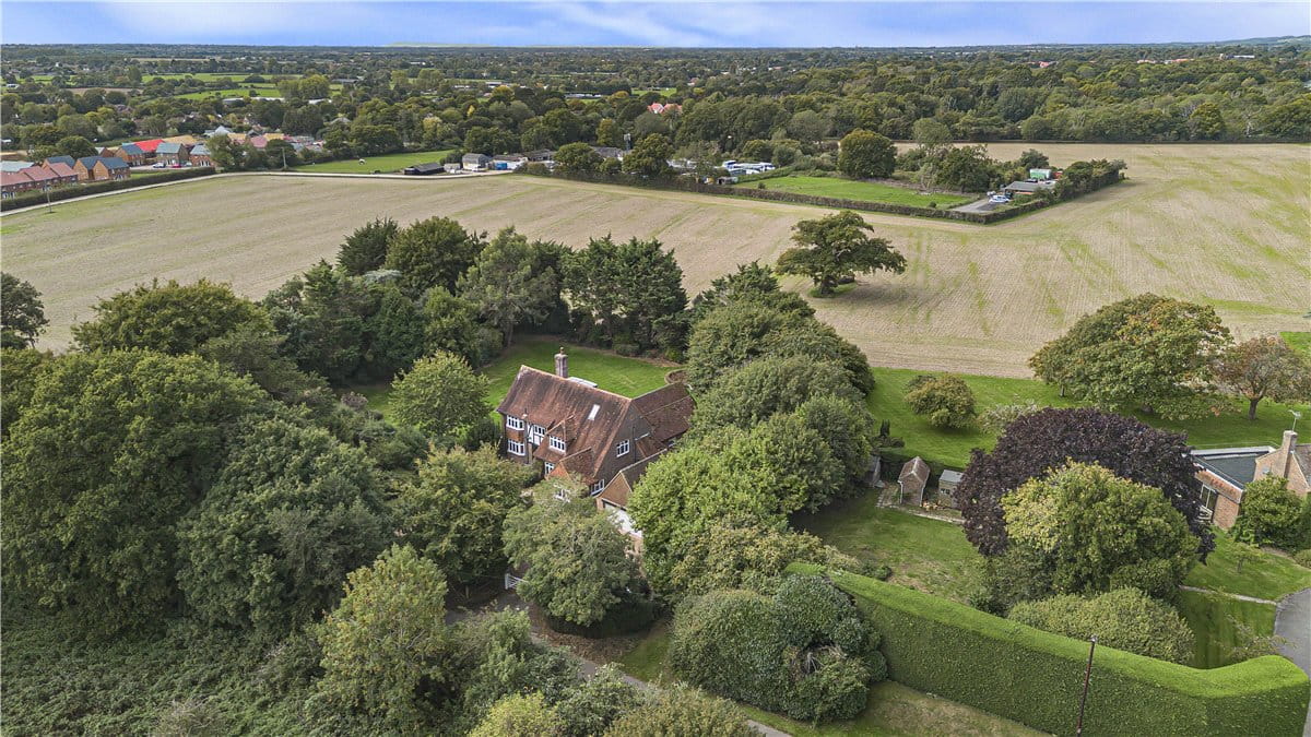 7 bedroom house, Tye Lane, Walberton BN18 - Available