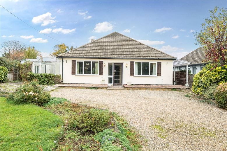 3 bedroom bungalow, Bridle Path, Charney Bassett OX12 - Available