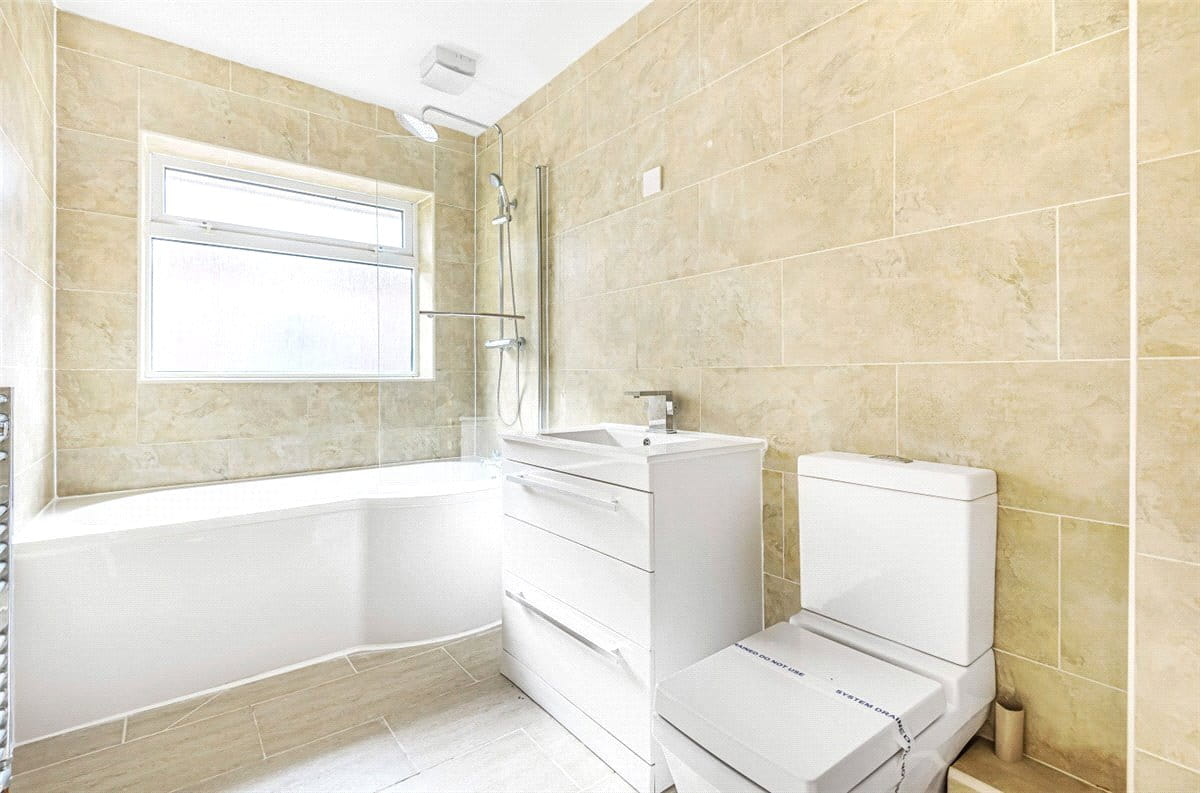 4 bedroom house, Watling Street, Hints B78 - Available