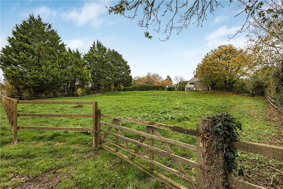 4 bedroom cottage, Queen Camel, Yeovil BA22 - Available
