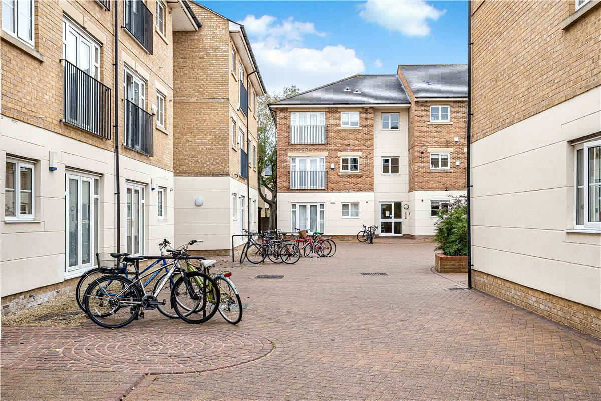 2 bedroom flat, Long Ford Close, Oxford OX1 - Available