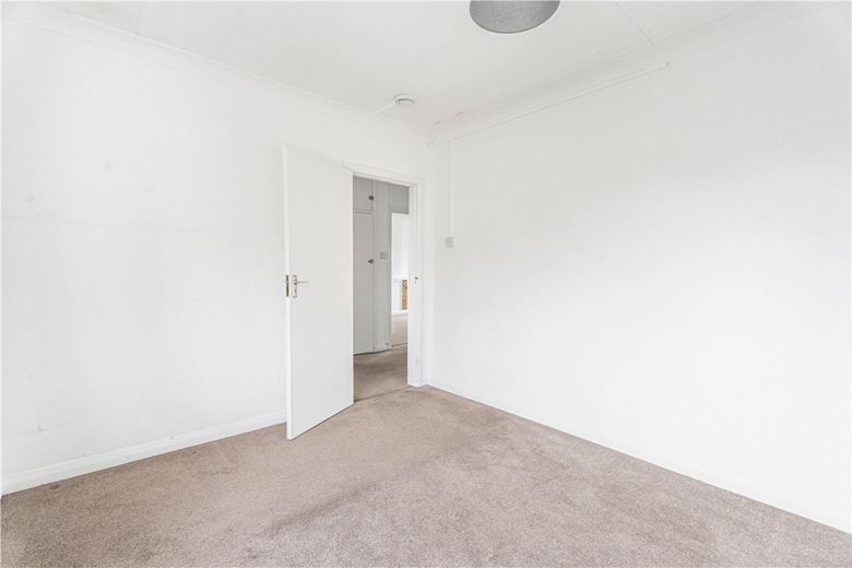 2 bedroom maisonette, West Ruislip Court, Ickenham Road HA4 - Available