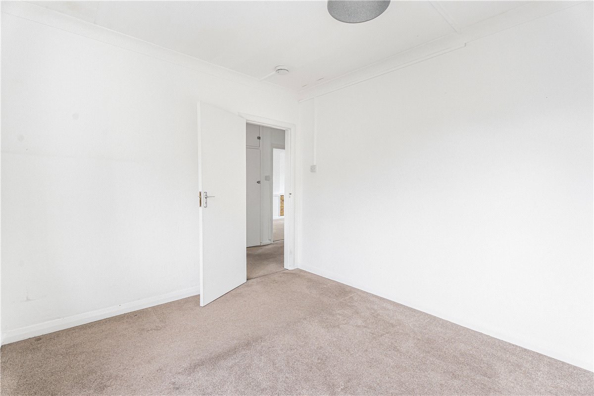 2 bedroom maisonette, West Ruislip Court, Ickenham Road HA4 - Available