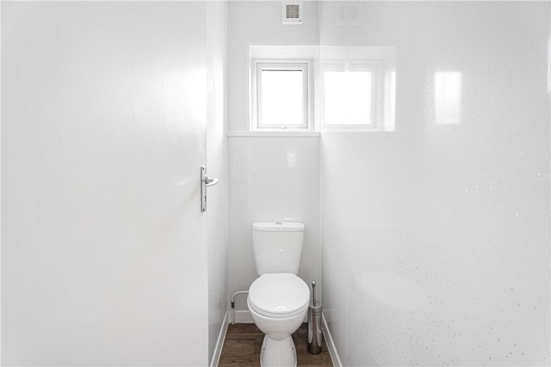 2 bedroom maisonette, West Ruislip Court, Ickenham Road HA4 - Available