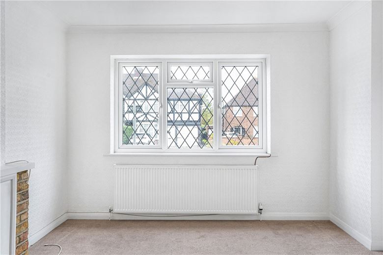 2 bedroom maisonette, West Ruislip Court, Ickenham Road HA4 - Available