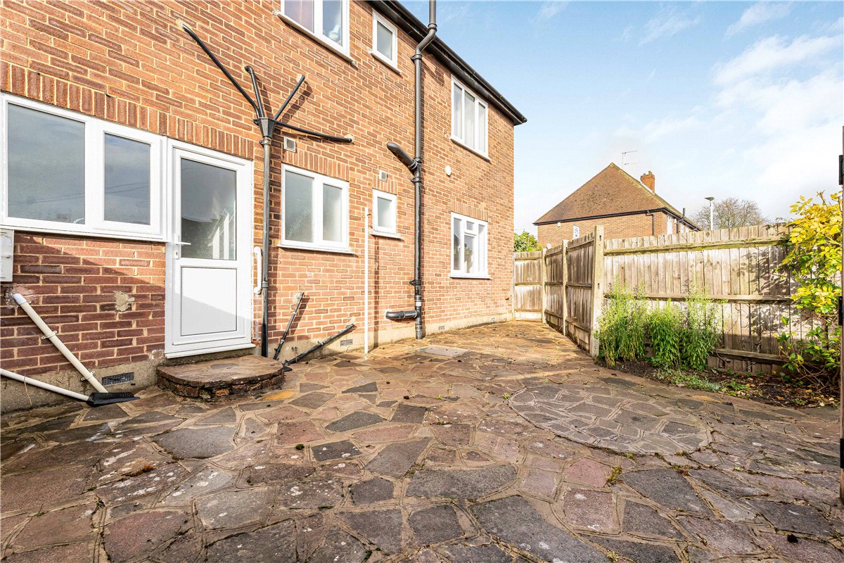 2 bedroom maisonette, West Ruislip Court, Ickenham Road HA4 - Available