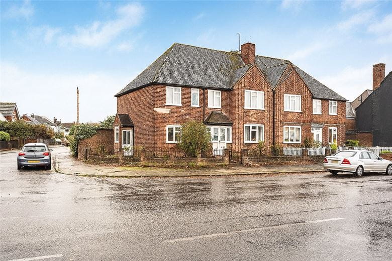 2 bedroom maisonette, West Ruislip Court, Ickenham Road HA4 - Available