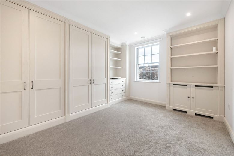 2 bedroom flat, Ford Road, Tortington BN18 - Available