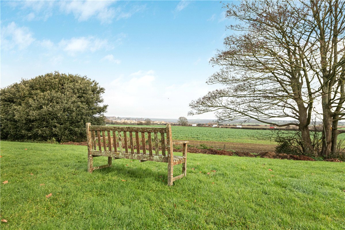 2 bedroom flat, Ford Road, Tortington BN18 - Available