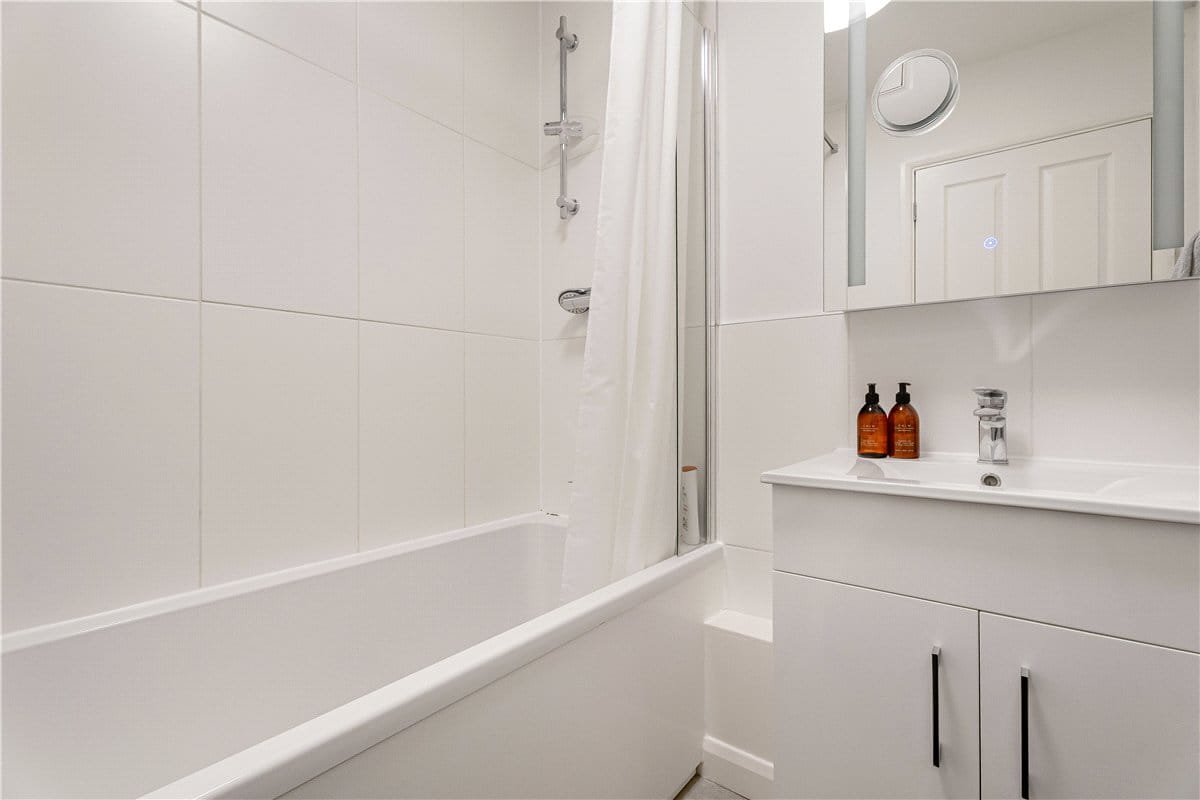 2 bedroom flat, Cunliffe Close, Oxford OX2 - Available