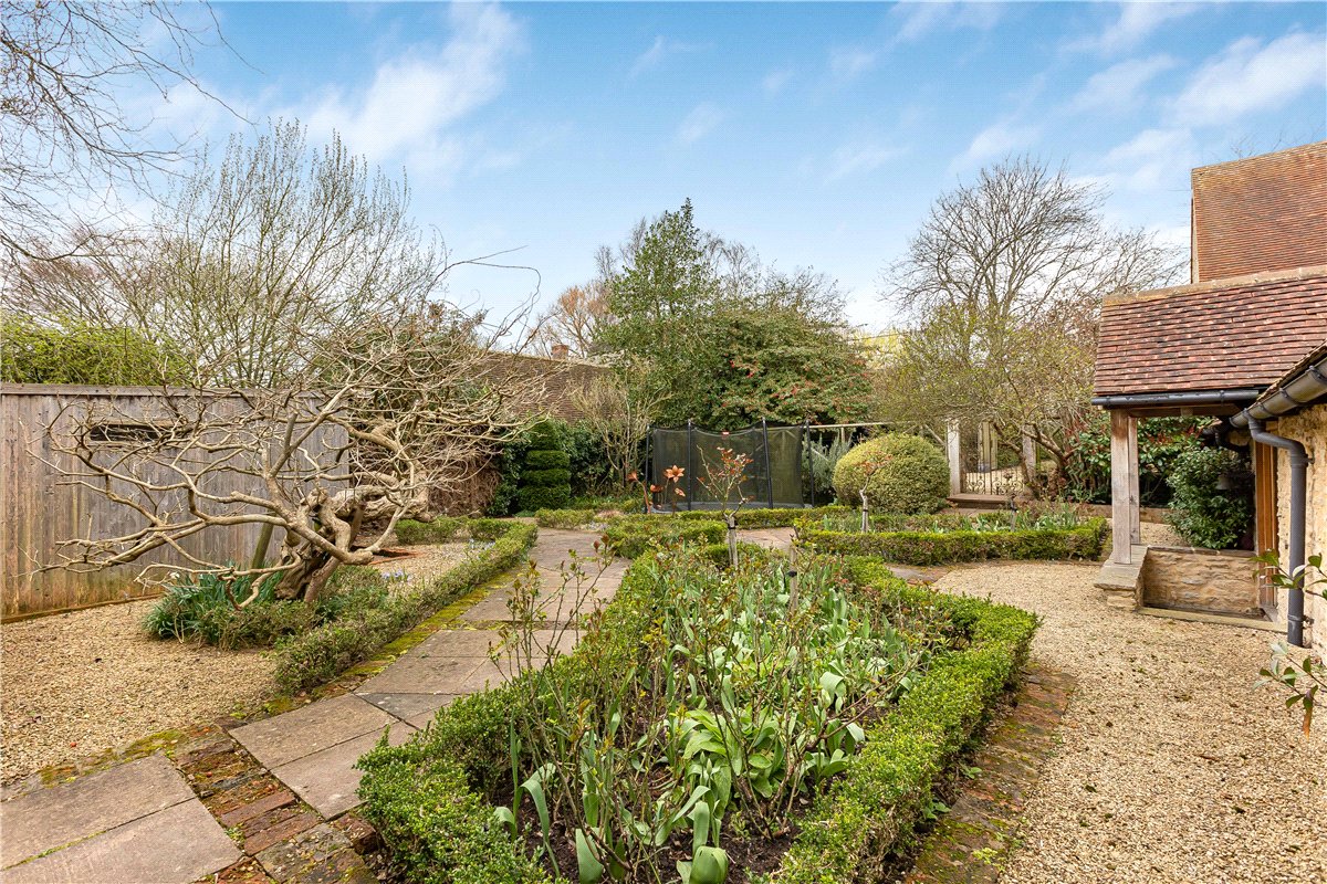 5 bedroom , Great Haseley, OX44 - Available