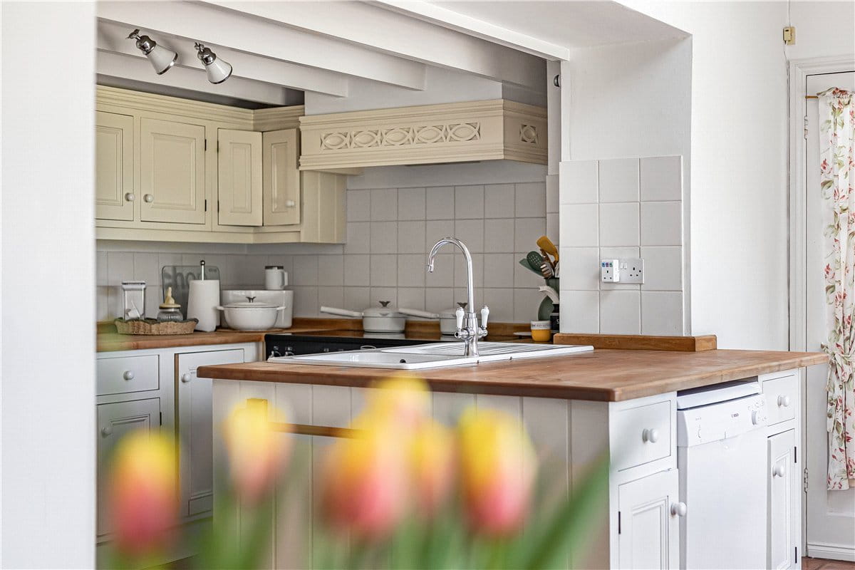 6 bedroom house, Church Road, Hinton Waldrist SN7 - Available