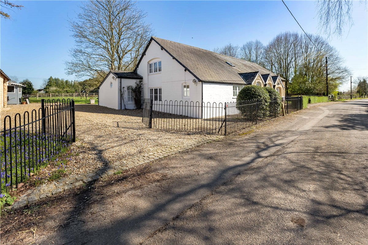 6 bedroom house, Church Road, Hinton Waldrist SN7 - Available