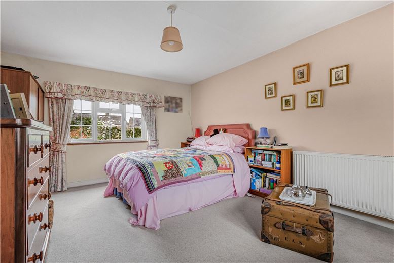 4 bedroom house, Guildenford, Burford OX18 - Available