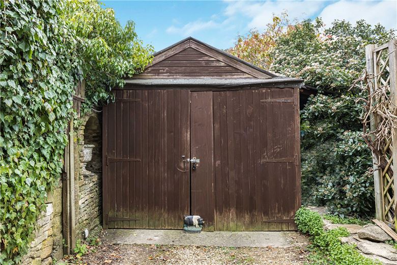4 bedroom house, Guildenford, Burford OX18 - Available