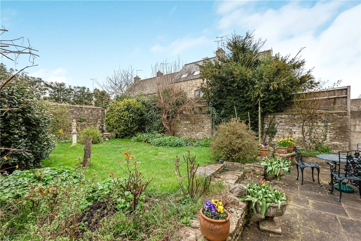 4 bedroom house, Guildenford, Burford OX18 - Available