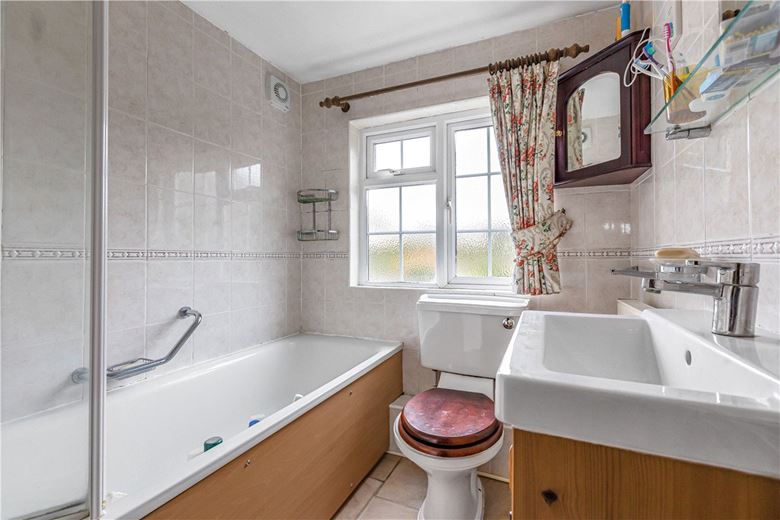 4 bedroom house, Guildenford, Burford OX18 - Available