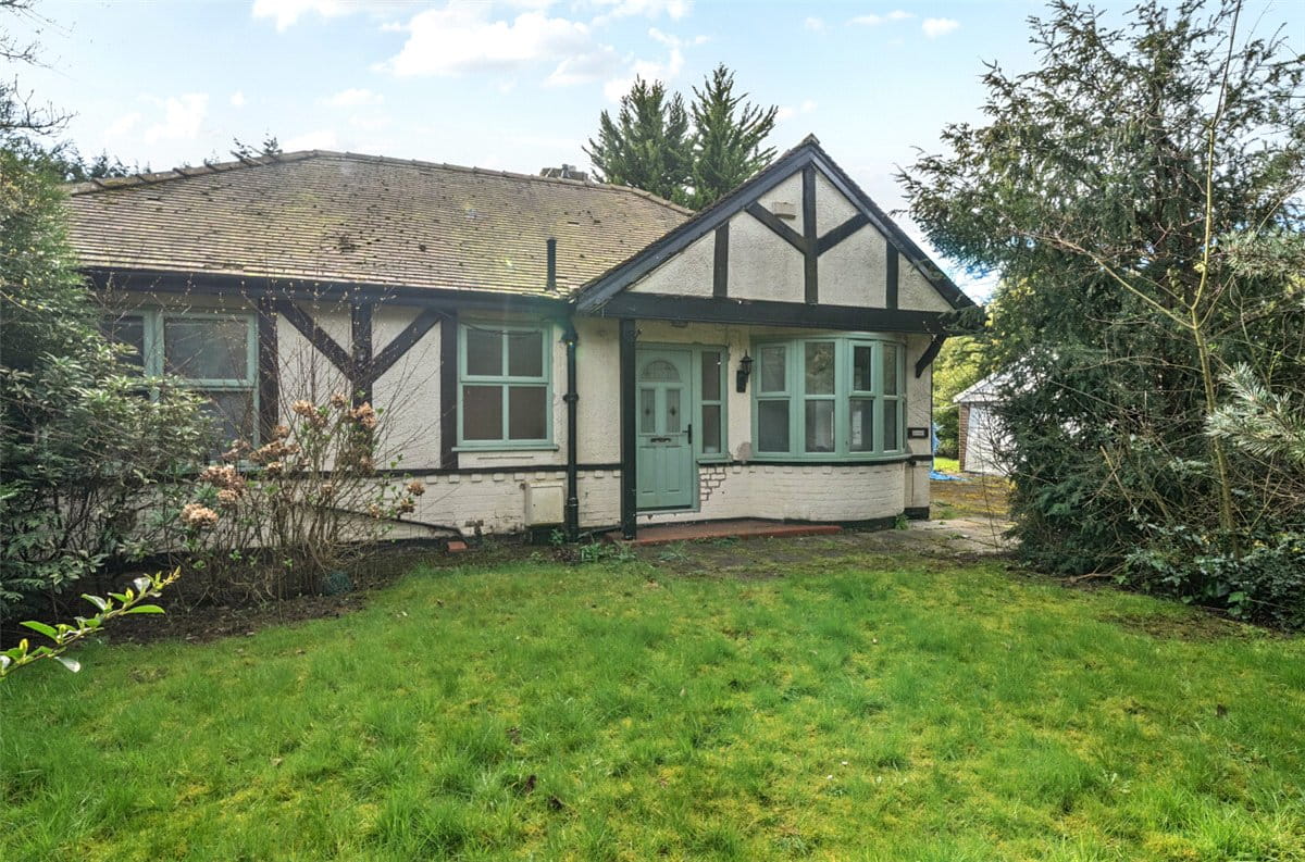 2 bedroom bungalow, Chester Road, Preston Brook WA7 - Available