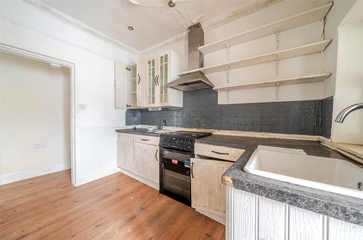 2 bedroom bungalow, Chester Road, Preston Brook WA7 - Available