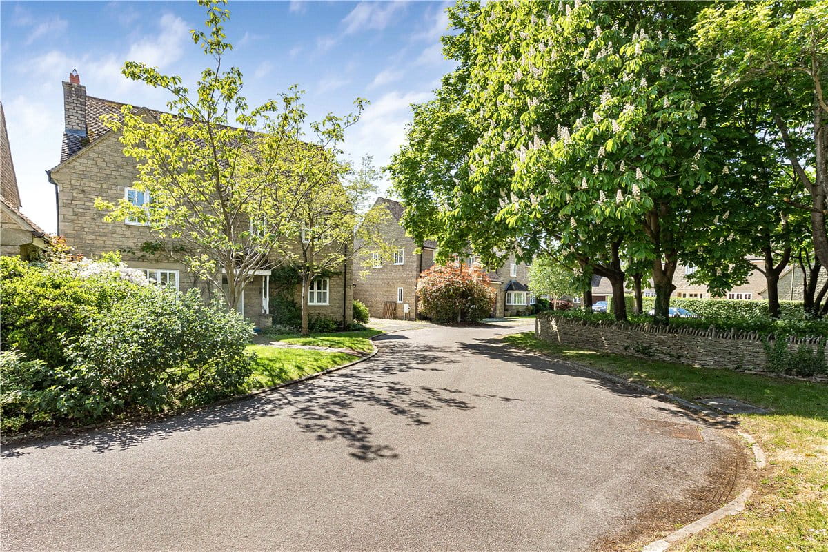 4 bedroom house, Bolsover Close, Long Hanborough OX29 - Available