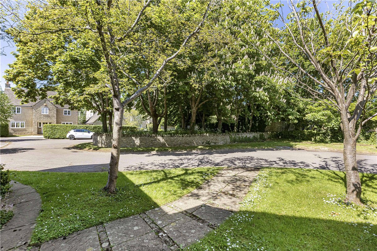4 bedroom house, Bolsover Close, Long Hanborough OX29 - Available