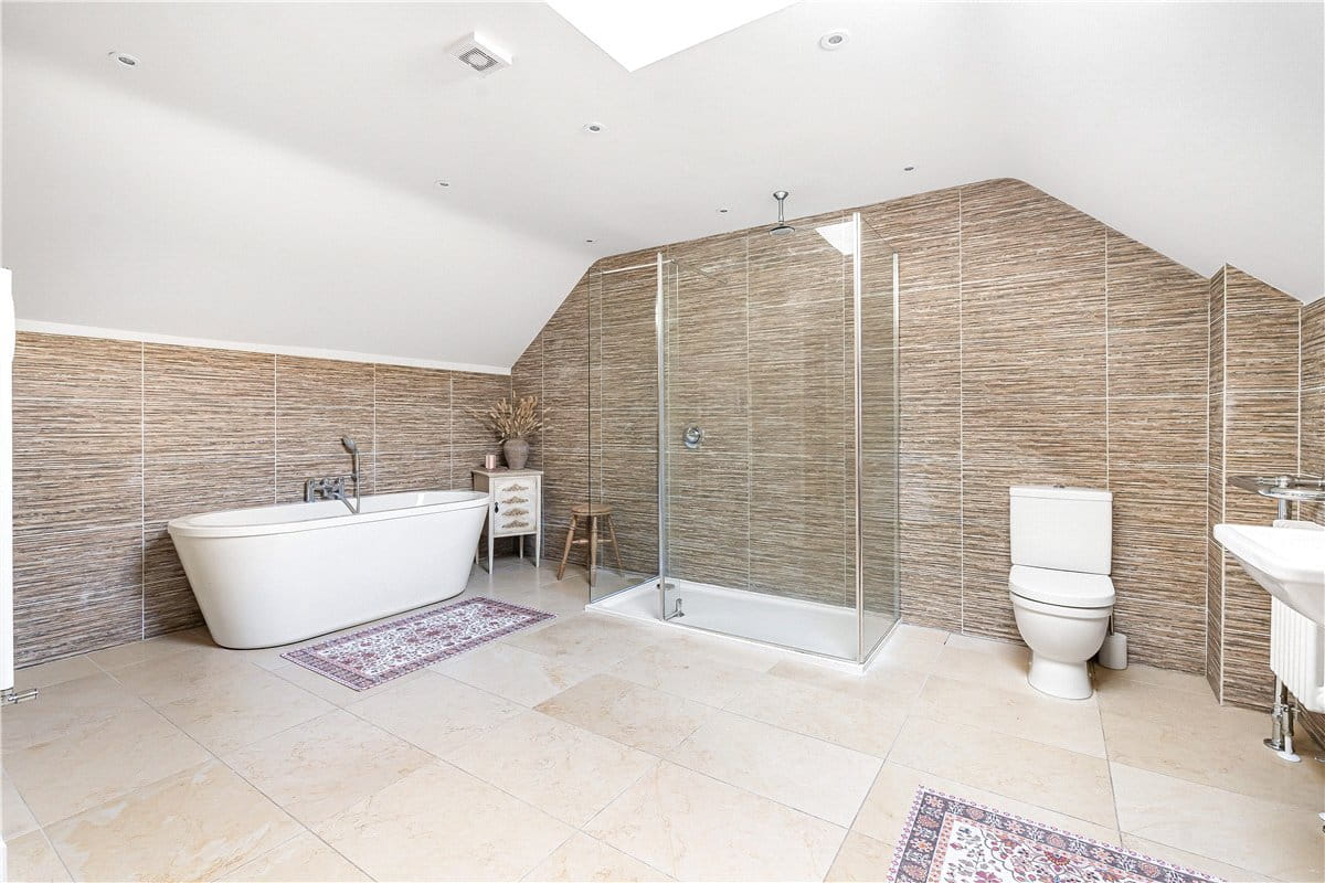 5 bedroom , Pearce Courtyard, Oakley HP18 - Available